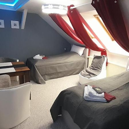 Best-Preis -Vip Lounge- Mit Netflix, Self-Check-In, Ebike Ladestation, Fahrradraum, Wlan Und Netflix - Direkt Am Elberadweg Im Herzen Von Wittenberge Esterno foto