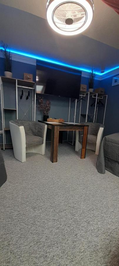 Best-Preis -Vip Lounge- Mit Netflix, Self-Check-In, Ebike Ladestation, Fahrradraum, Wlan Und Netflix - Direkt Am Elberadweg Im Herzen Von Wittenberge Esterno foto
